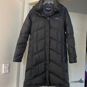 Patagonia Down With It Parka Women’s size Large, Great Condition, Dark Gray